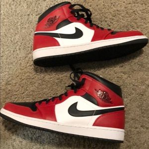 Jordan 1 Mid Chicago Toe